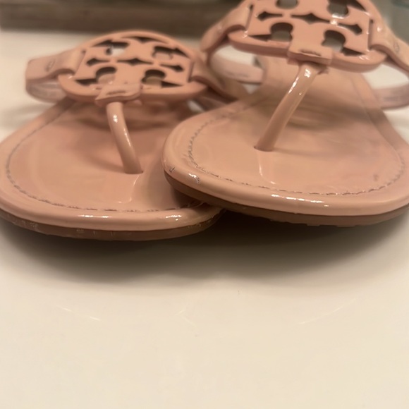 Tory Burch soft patent seashell pink sandals - Picture 5 of 9
